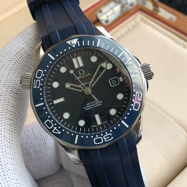 オメガ時計背面デザイン